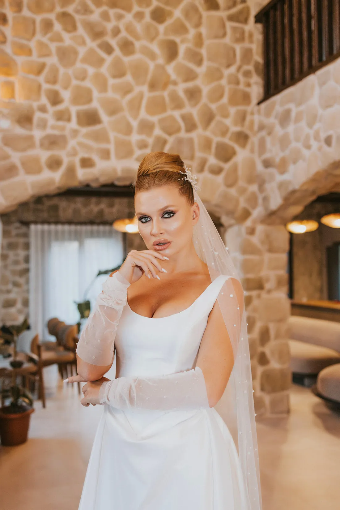 İnci duvaklı gelin portresi